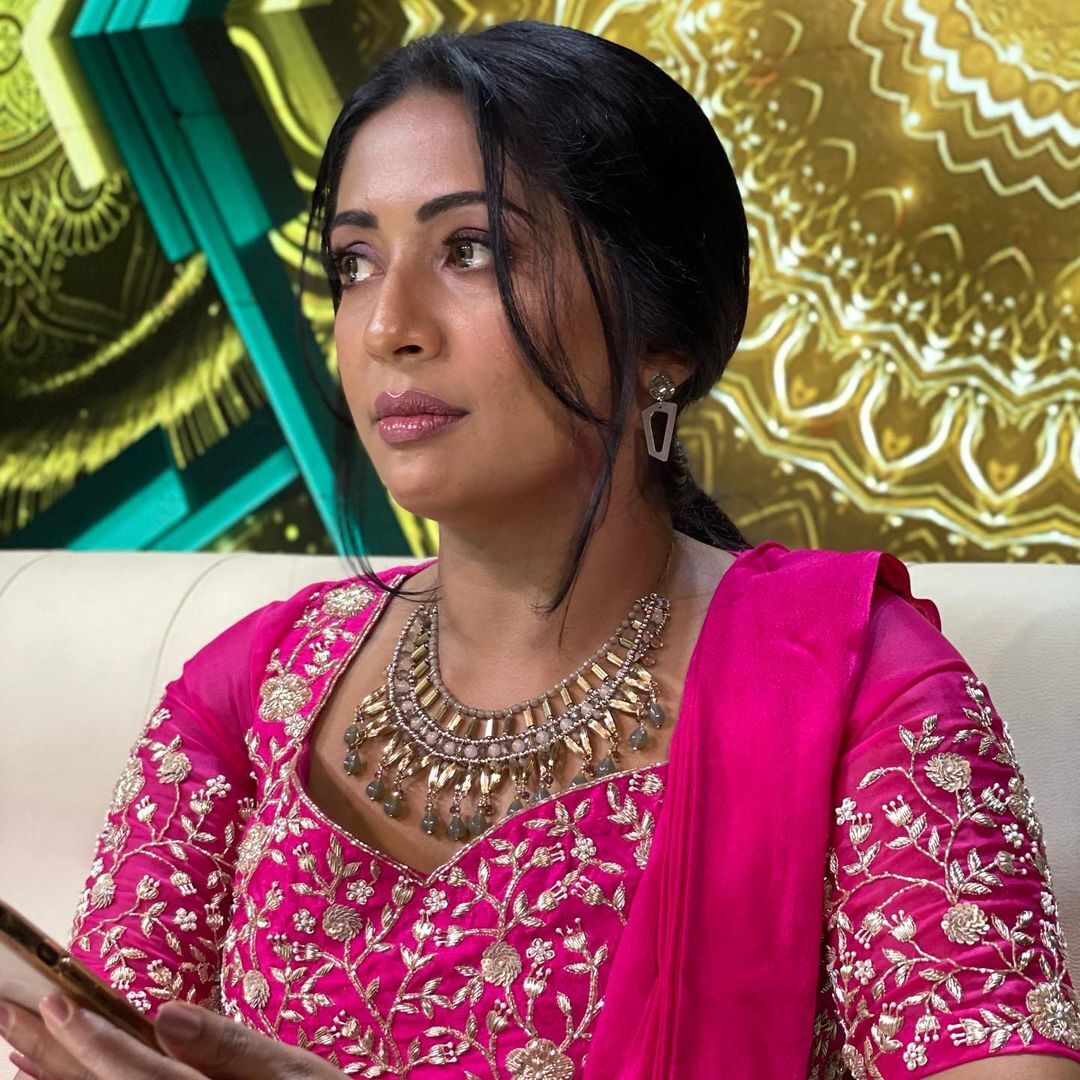 ജോർജ് കുട്ടിയുടെ സീത, ദൃശ്യ 2 ലൊക്കേഷൻ ചിത്രങ്ങളുമായി നവ്യ നായർ