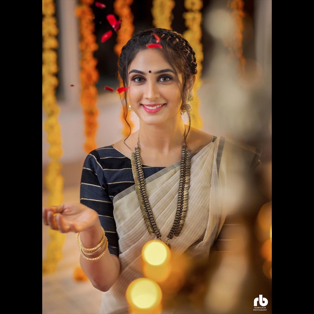 പൂക്കളം, ഓണസദ്യ, കഥകളി... ഉത്രാടം പൊടിപൊടിച്ച് താരങ്ങള്‍; സെലിബ്രിറ്റികളുടെ വൈറല്‍ ഫോട്ടോസ് കാണാം