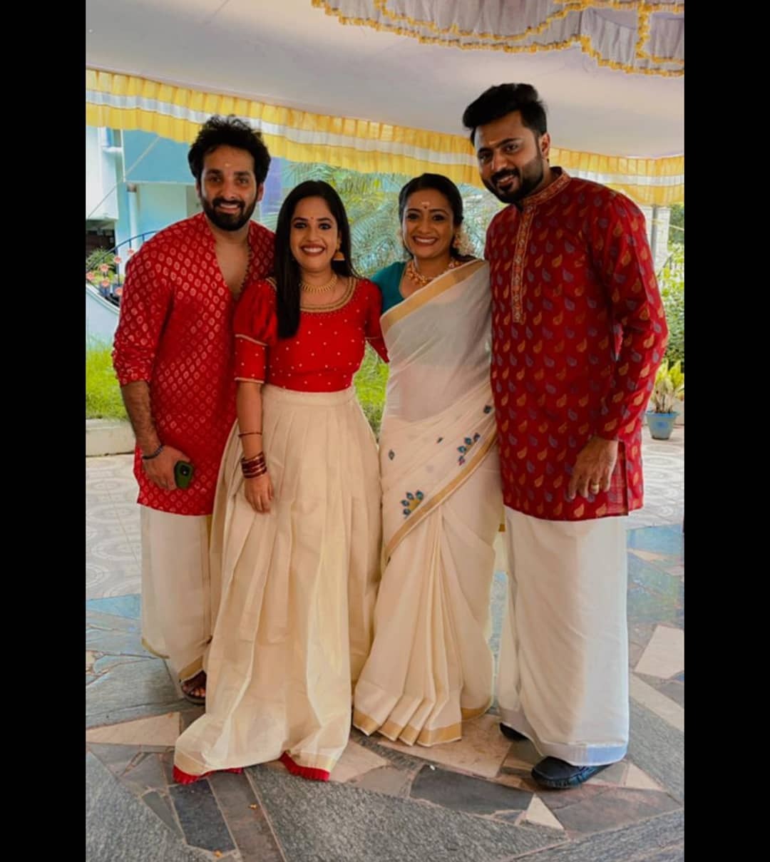 കുടുംബവിളക്കിൽ ഓണം എത്തി, മക്കൾക്കും സുമിത്രക്കുമൊപ്പം സിദ്ധുവും, ഇത് വേദികക്കുള്ള പണിയോ... വമ്പൻ ട്വിസ്റ്റുമായി ലൊക്കേഷൻ ചിത്രങ്ങൾ വൈറൽ 