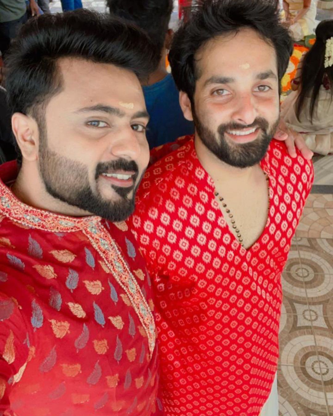 കുടുംബവിളക്കിൽ ഓണം എത്തി, മക്കൾക്കും സുമിത്രക്കുമൊപ്പം സിദ്ധുവും, ഇത് വേദികക്കുള്ള പണിയോ... വമ്പൻ ട്വിസ്റ്റുമായി ലൊക്കേഷൻ ചിത്രങ്ങൾ വൈറൽ 