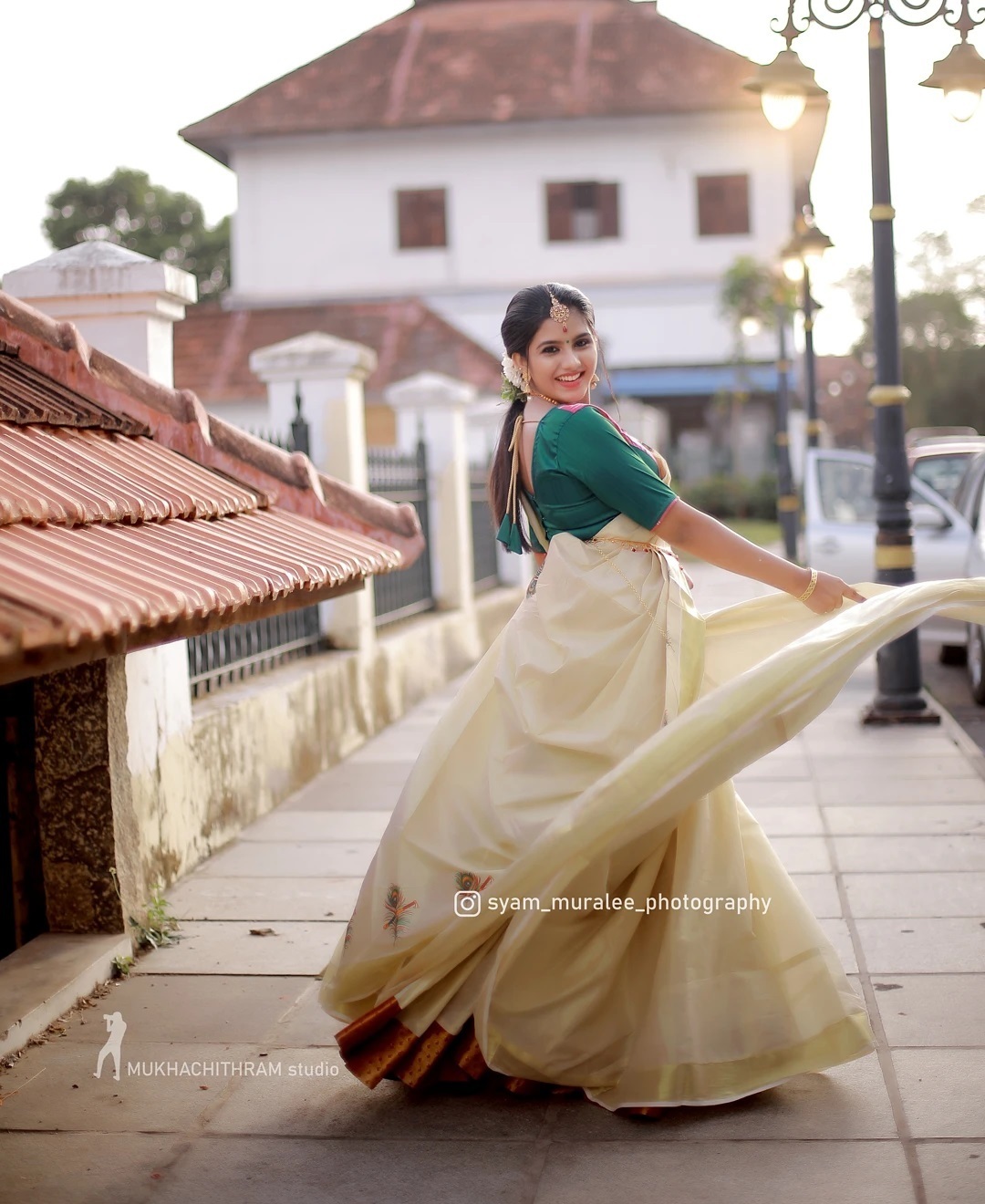 ദേവയുടെ കണ്മണിക്ക് ഓണം നേരത്തേ എത്തിയോ... കേരള തനിമയില്‍ സുന്ദരിയായി മനീഷ മഹേഷ് 