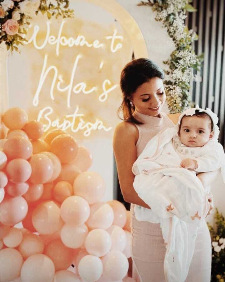 അച്ഛൻ ശ്രീനീഷിനും  അമ്മൂമ്മയ്ക്കുമൊപ്പം കുഞ്ഞ് നില, മാമോദീസ ചിത്രം വൈറലാകുന്നു