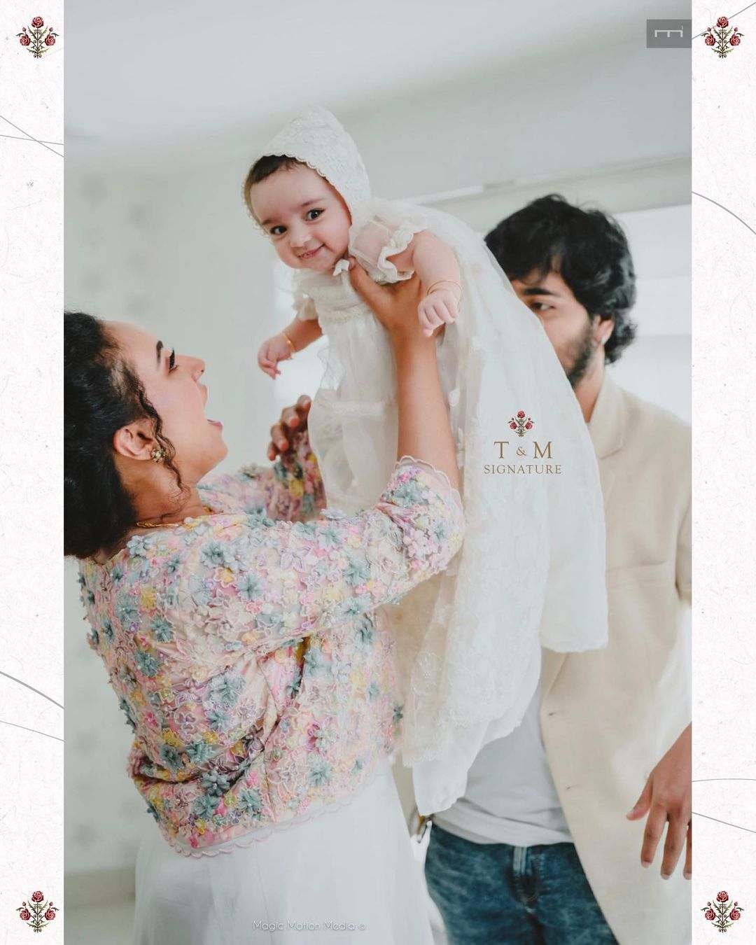 അച്ഛൻ ശ്രീനീഷിനും  അമ്മൂമ്മയ്ക്കുമൊപ്പം കുഞ്ഞ് നില, മാമോദീസ ചിത്രം വൈറലാകുന്നു