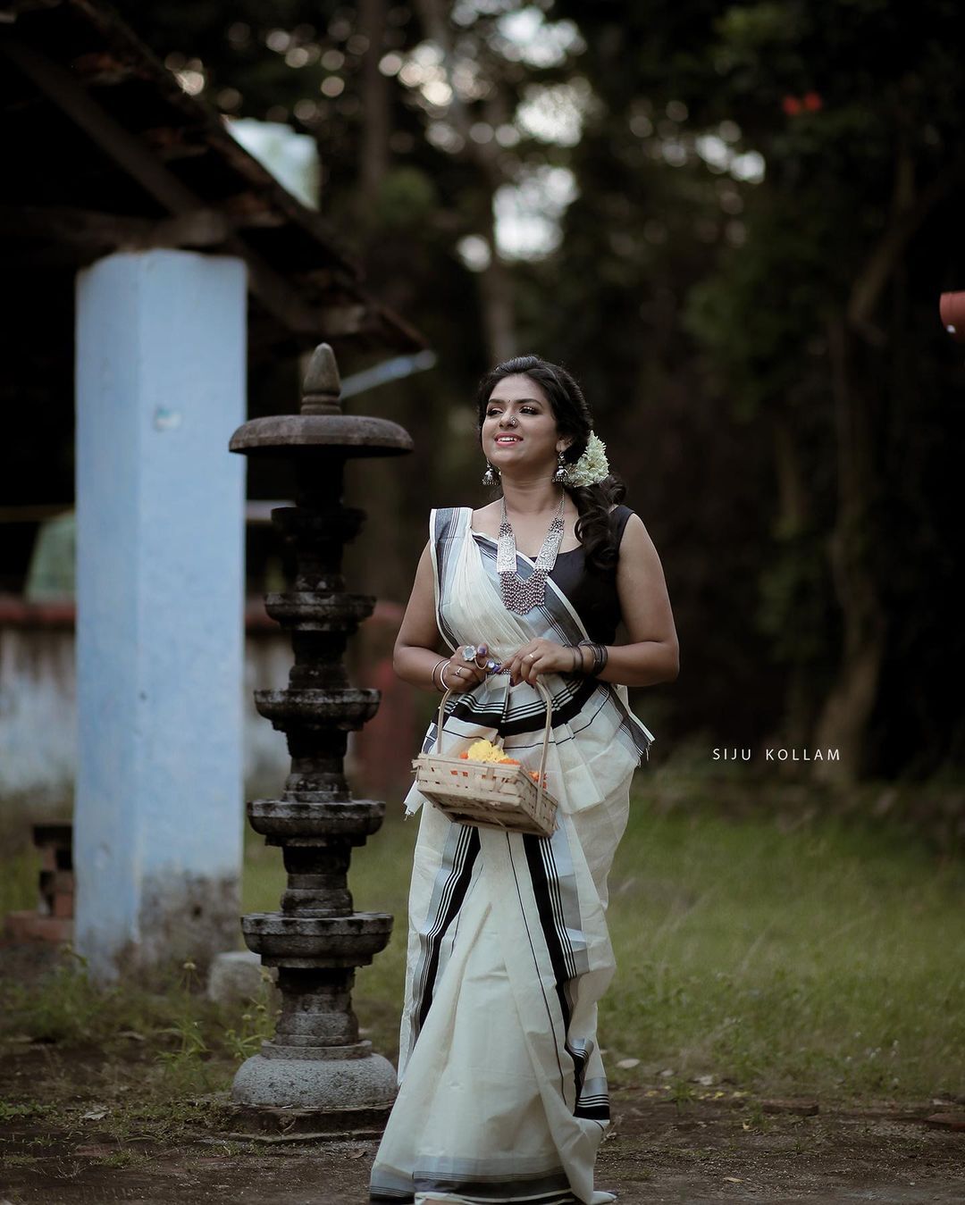 അതിരാവിലെ കുളിച്ച് സുന്ദരിയായി ഭഗവാന്റെ മുന്നില്‍; ലക്ഷ്മി അസറിന്റെ ചിത്രങ്ങള്‍ ഏറ്റെടുത്ത് ആരാധകര്‍