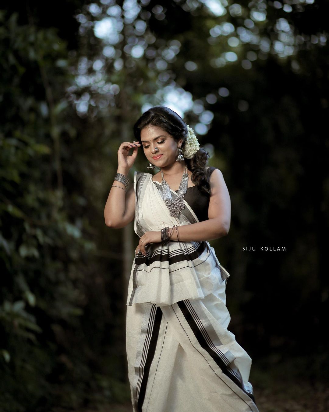 അതിരാവിലെ കുളിച്ച് സുന്ദരിയായി ഭഗവാന്റെ മുന്നില്‍; ലക്ഷ്മി അസറിന്റെ ചിത്രങ്ങള്‍ ഏറ്റെടുത്ത് ആരാധകര്‍