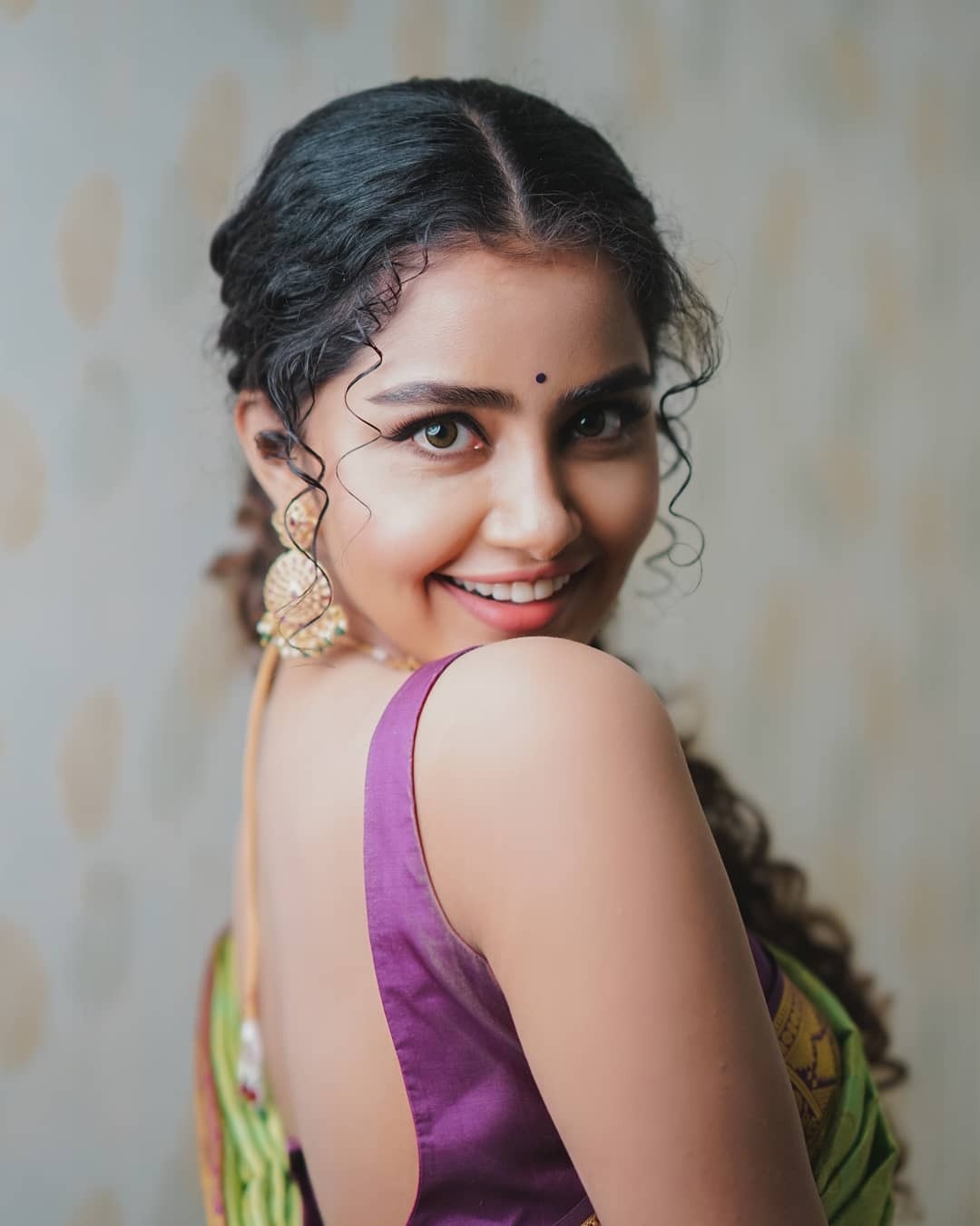 സാരിയില്‍ ക്യൂട്ട് ലുക്കുമായി അനുപമ പരമേശ്വരന്‍; വൈറലായി പുതിയ ഫോട്ടോഷൂട്ട്