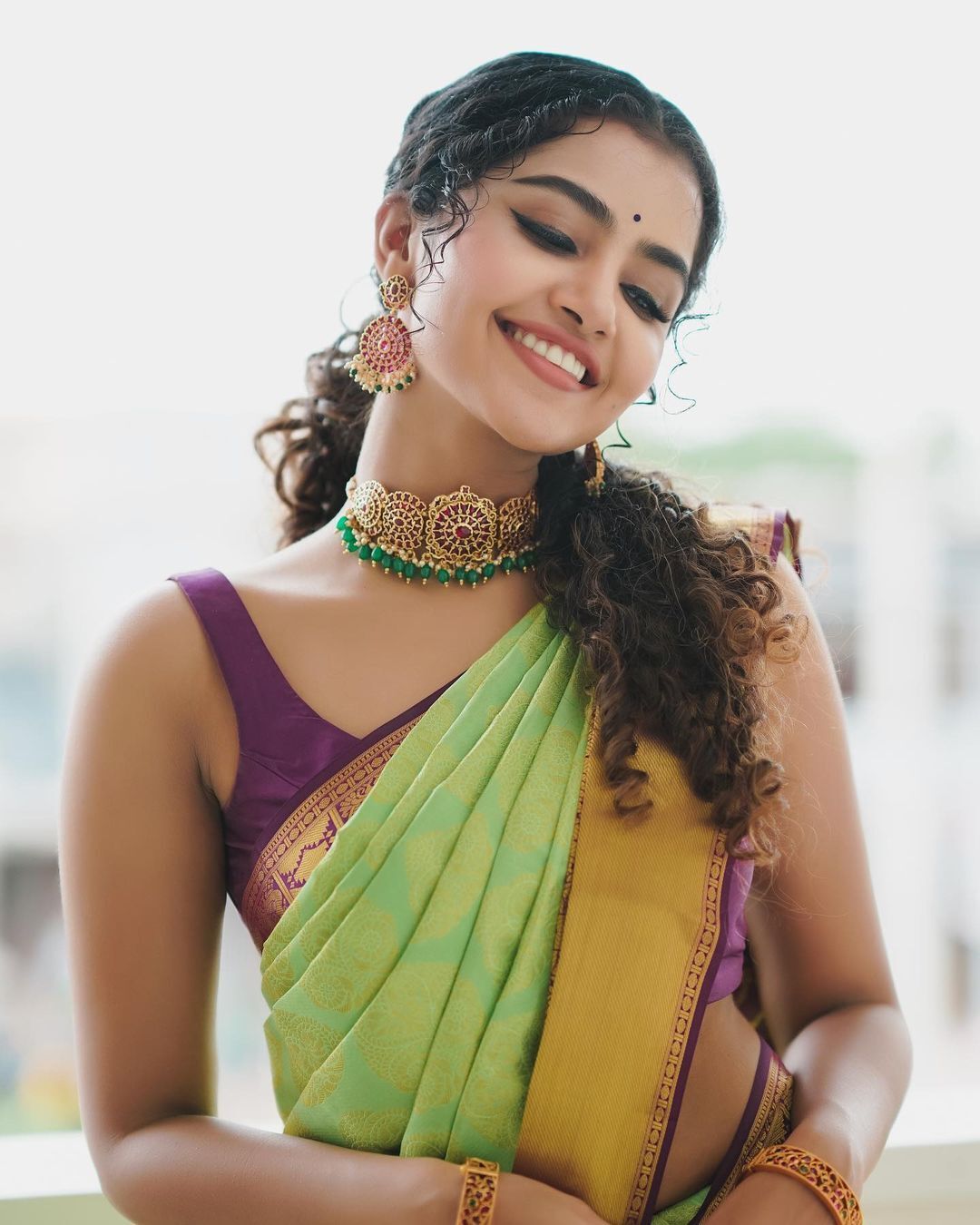 സാരിയില്‍ ക്യൂട്ട് ലുക്കുമായി അനുപമ പരമേശ്വരന്‍; വൈറലായി പുതിയ ഫോട്ടോഷൂട്ട്