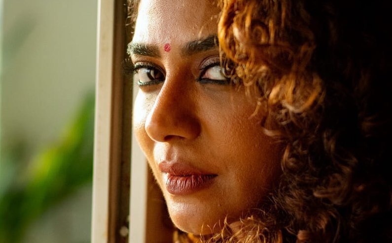 പൃഥ്വി എവിടെ? കുടുംബത്തിനൊപ്പം ഓണം തകര്‍ത്ത് ഇന്ദ്രജിത്തും പൂര്‍ണിമയും