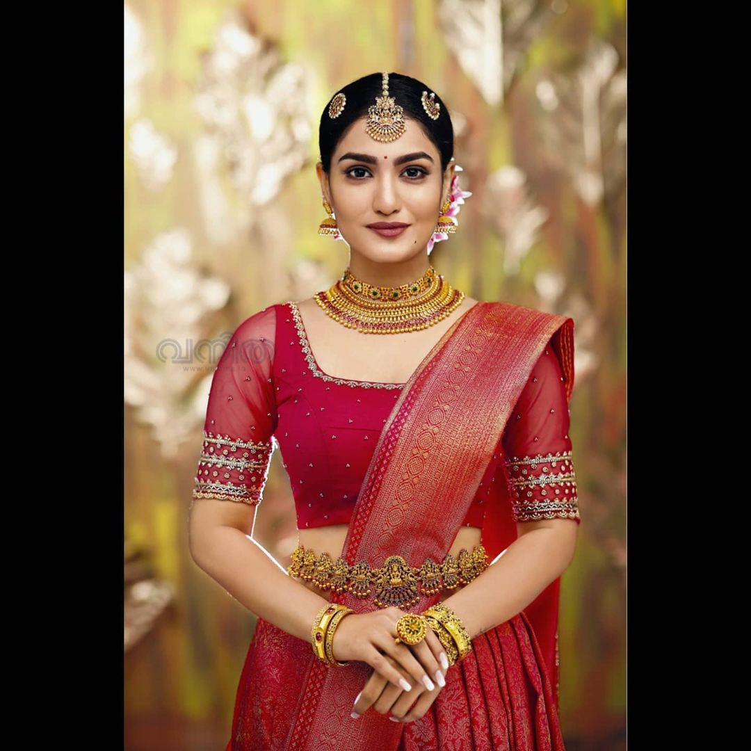 നവ വധുവിന്റെ ലുക്കില്‍ തിളങ്ങി സാനിയ അയ്യപ്പന്‍; വൈറലായി പുതിയ ഫോട്ടോഷൂട്ട്