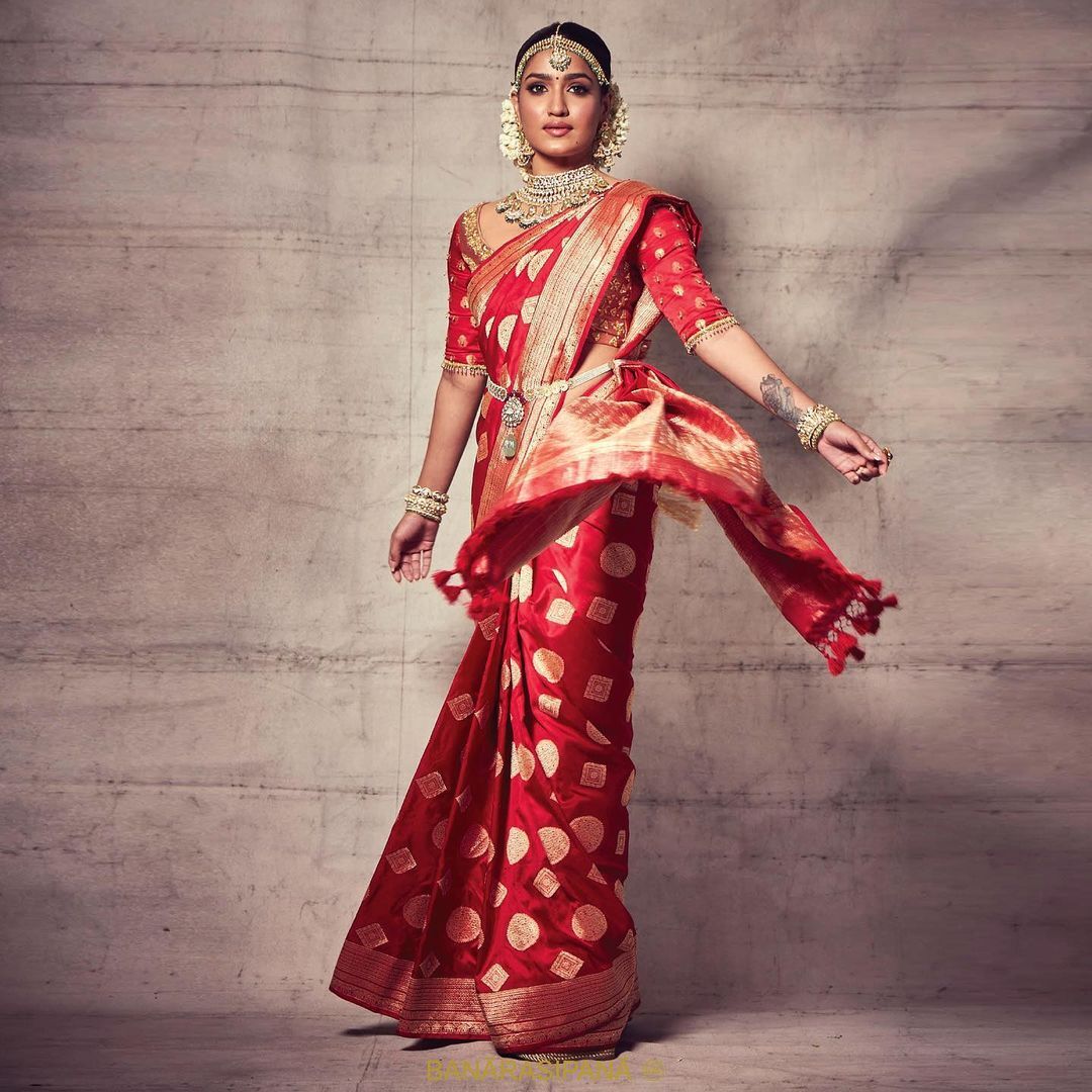 നവ വധുവിന്റെ ലുക്കില്‍ തിളങ്ങി സാനിയ അയ്യപ്പന്‍; വൈറലായി പുതിയ ഫോട്ടോഷൂട്ട്