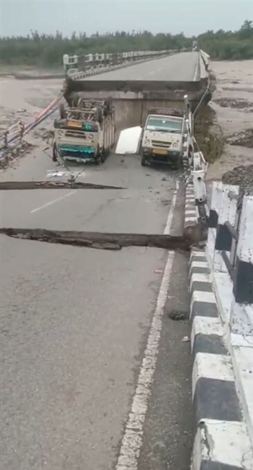 Rani Pokhari bridge Collapsed on Dehradun-Rishikesh highway after heavy rain