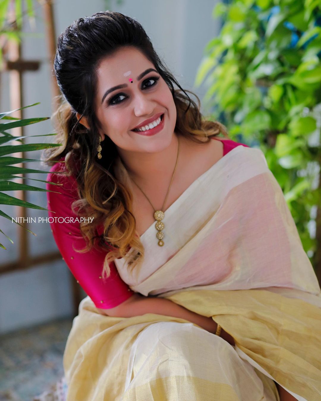 നാടൻ വേണോ മോഡേൺ വേണോ, രഞ്ജിനി ഹരിദാസിന് ഏതും പെർഫെക്ട് ഓകെ, ക്യൂട്ട് ചിത്രങ്ങൾ