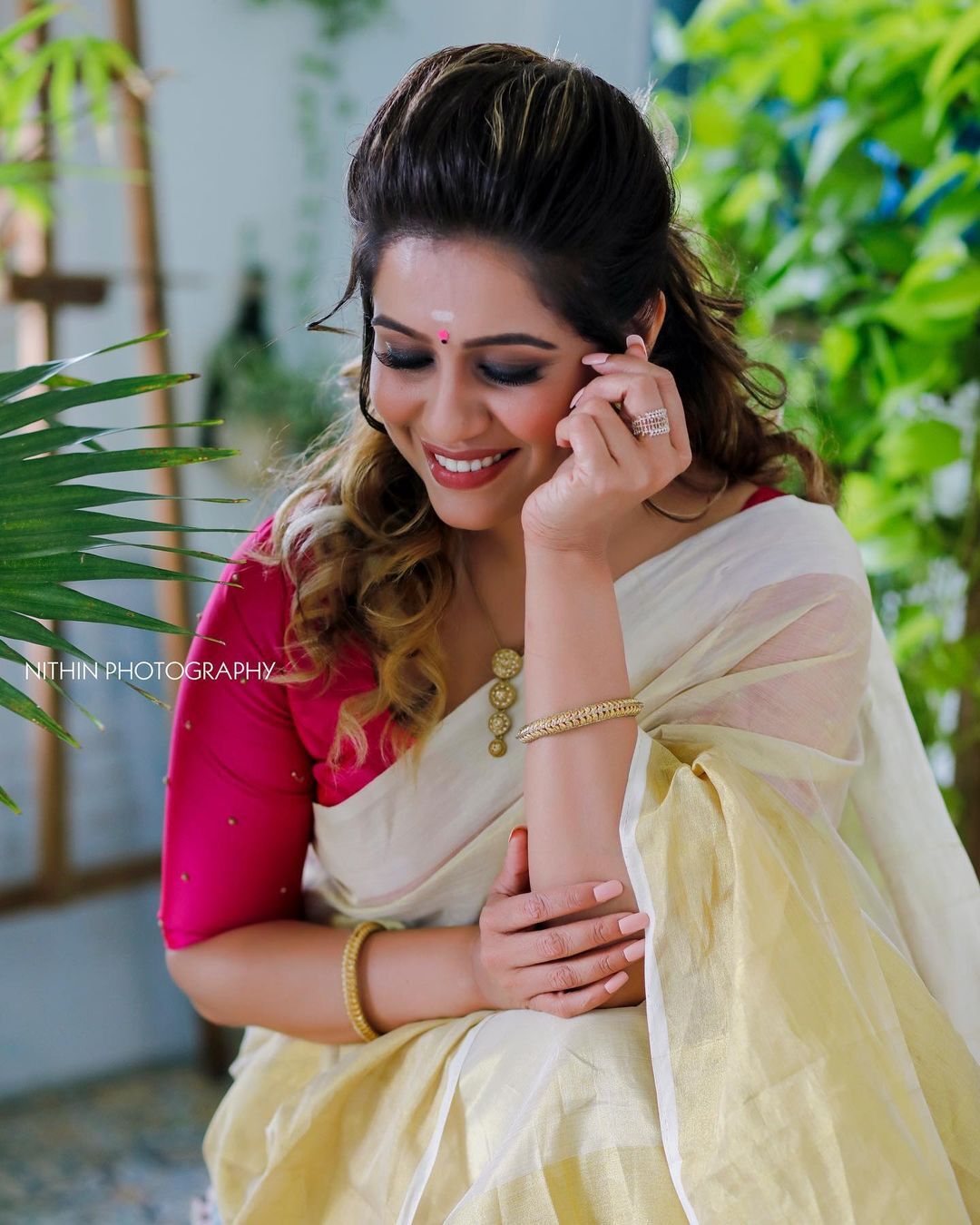 നാടൻ വേണോ മോഡേൺ വേണോ, രഞ്ജിനി ഹരിദാസിന് ഏതും പെർഫെക്ട് ഓകെ, ക്യൂട്ട് ചിത്രങ്ങൾ