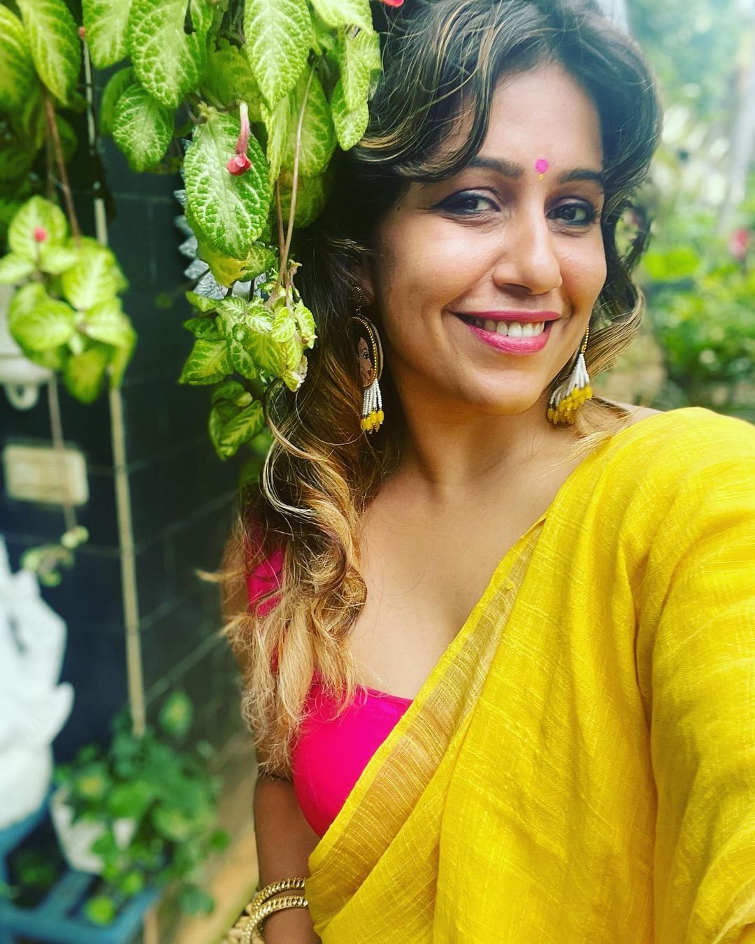 നാടൻ വേണോ മോഡേൺ വേണോ, രഞ്ജിനി ഹരിദാസിന് ഏതും പെർഫെക്ട് ഓകെ, ക്യൂട്ട് ചിത്രങ്ങൾ