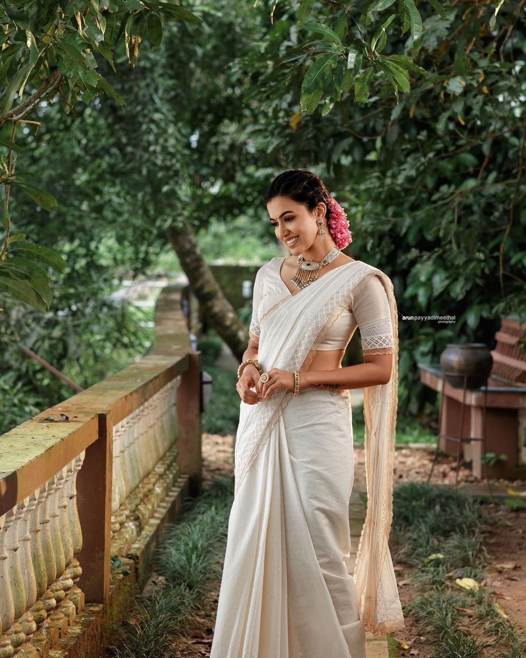 ഓണം സ്‌പെഷ്യല്‍ ലുക്കില്‍ മാലാഖയെ പോലെ തിളങ്ങി നടി അഞ്ജു; വൈറലായി പുതിയ ഫോട്ടോഷൂട്ട്