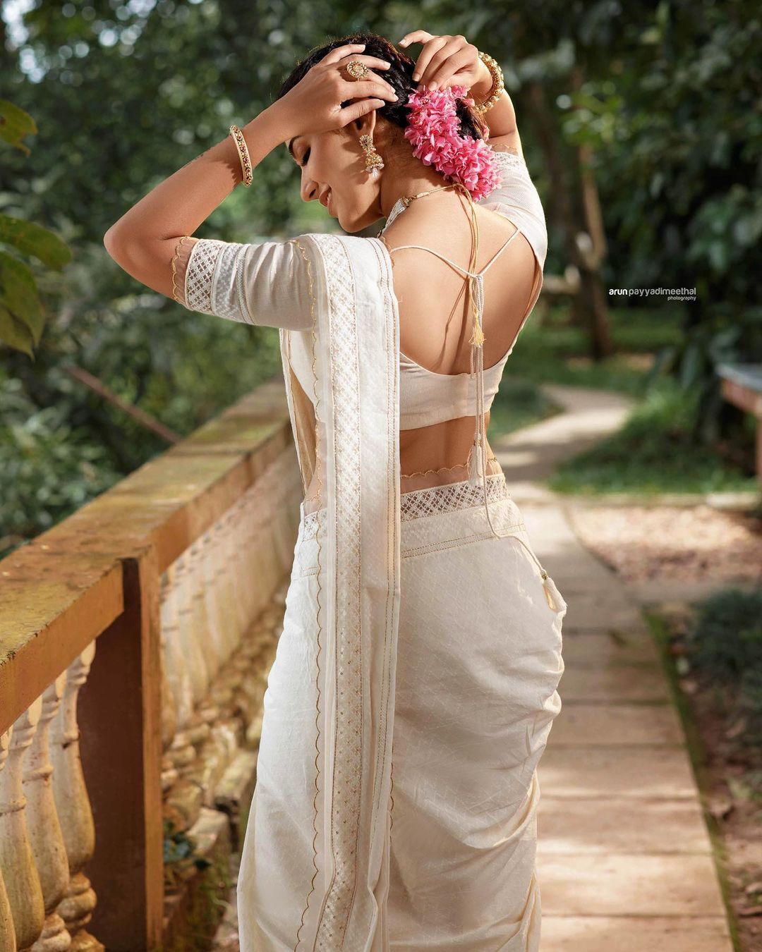 ഓണം സ്‌പെഷ്യല്‍ ലുക്കില്‍ മാലാഖയെ പോലെ തിളങ്ങി നടി അഞ്ജു; വൈറലായി പുതിയ ഫോട്ടോഷൂട്ട്