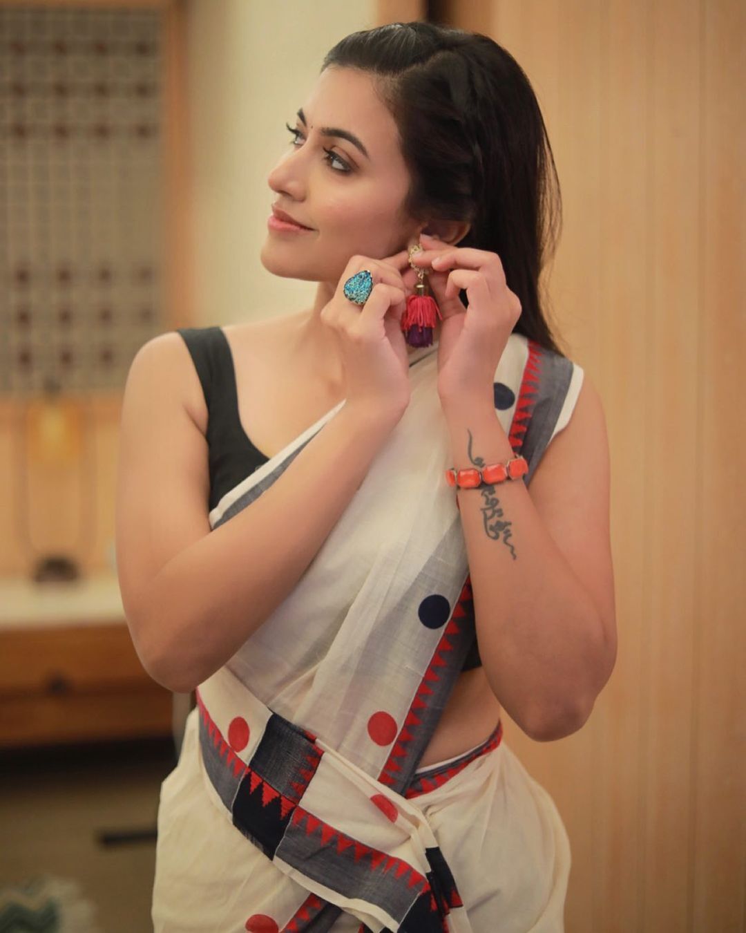 ഓണം സ്‌പെഷ്യല്‍ ലുക്കില്‍ മാലാഖയെ പോലെ തിളങ്ങി നടി അഞ്ജു; വൈറലായി പുതിയ ഫോട്ടോഷൂട്ട്