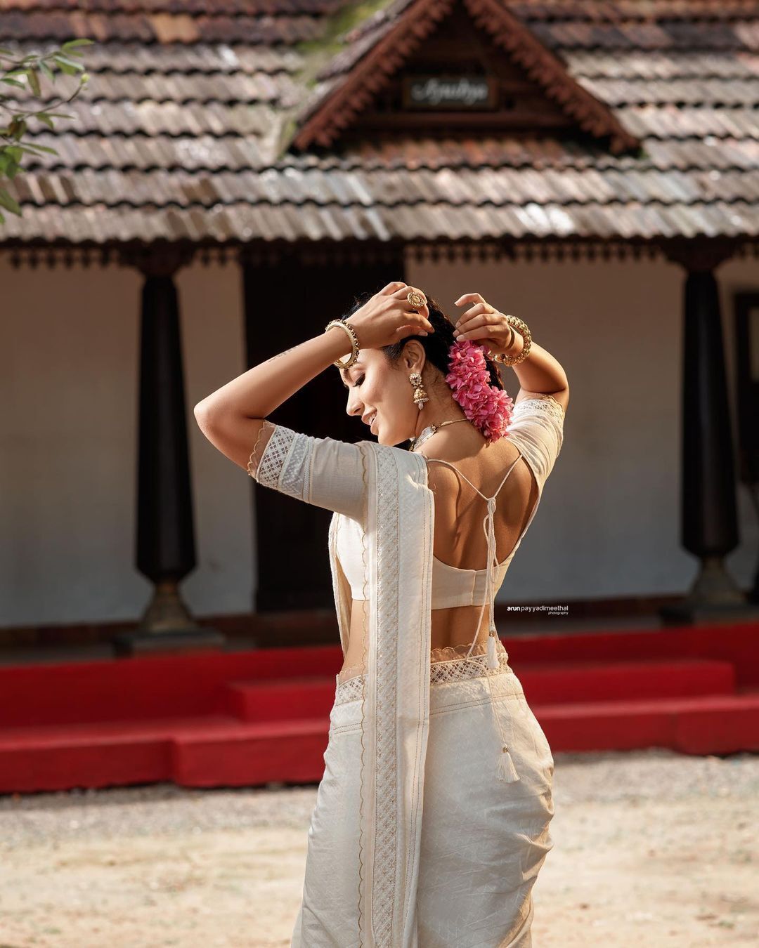 ഓണം സ്‌പെഷ്യല്‍ ലുക്കില്‍ മാലാഖയെ പോലെ തിളങ്ങി നടി അഞ്ജു; വൈറലായി പുതിയ ഫോട്ടോഷൂട്ട്