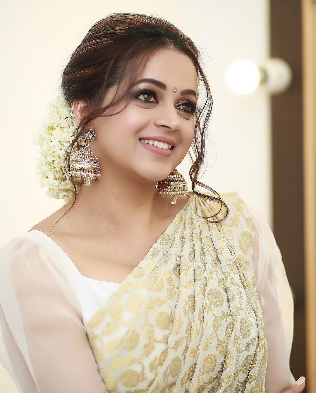 പുതുപുത്തന്‍ മേക്കോവറുമായി നടി ഭാവന; എന്തു ക്യൂട്ടാണെന്ന് ആരാധകര്‍