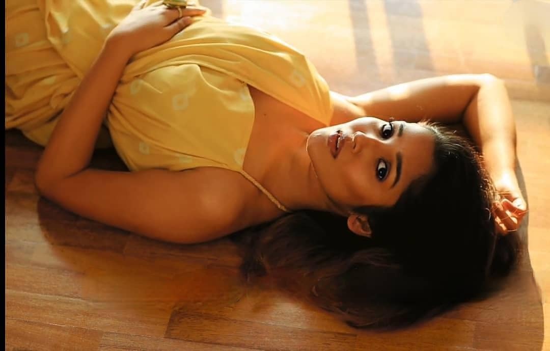 പുതിയ ലുക്കിലും ആരാധകരെ അമ്പരപ്പിച്ച് നടി അനിക... വൈറൽ ചിത്രങ്ങൾ