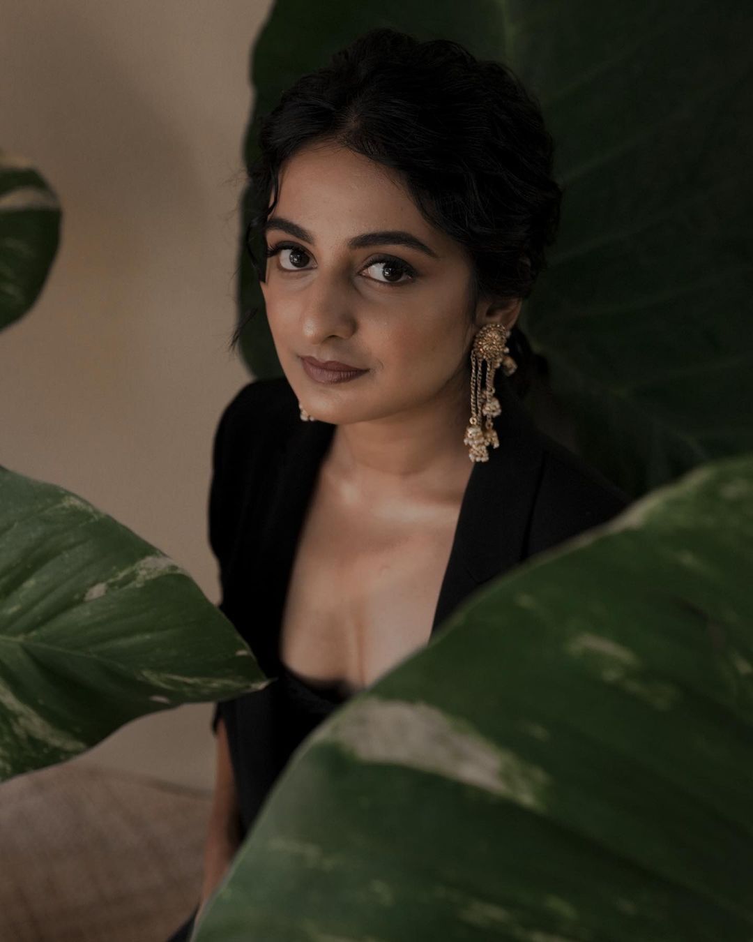 പുല്‍തകിടില്‍ മാലാഖയെ പോലെ സുന്ദരിയായി നടി എസ്തര്‍ അനില്‍; ഗ്ലാമറസ് ഫോട്ടോഷൂട്ട് വൈറല്‍