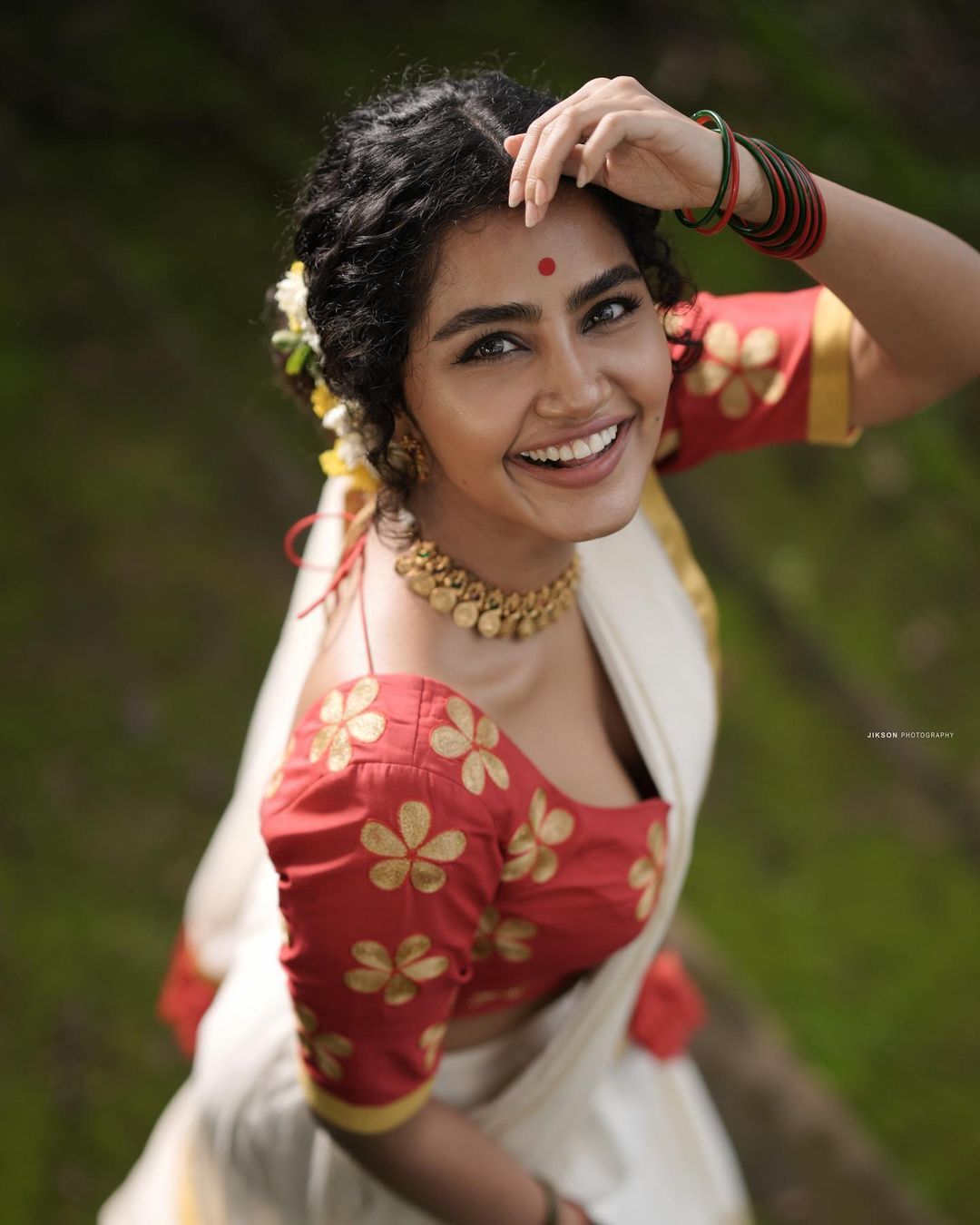 ഓണം ലുക്കില്‍ തിളങ്ങി അനുപമ പരമേശ്വരന്‍; വൈറൽ ഫോട്ടോഷൂട്ട് കാണാം