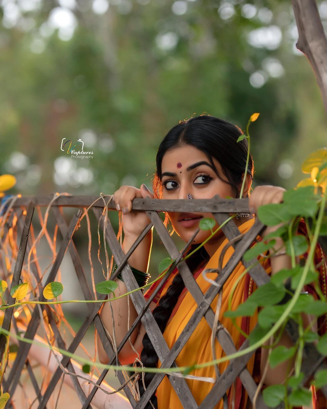 നാടൻ വേഷത്തിലും ഷംന പൊളി തന്നെ.. മഞ്ഞ സാരിയിൽ നാടൻ പെൺകൊടിയായി  നടി.. വൈറൽ ചിത്രങ്ങൾ