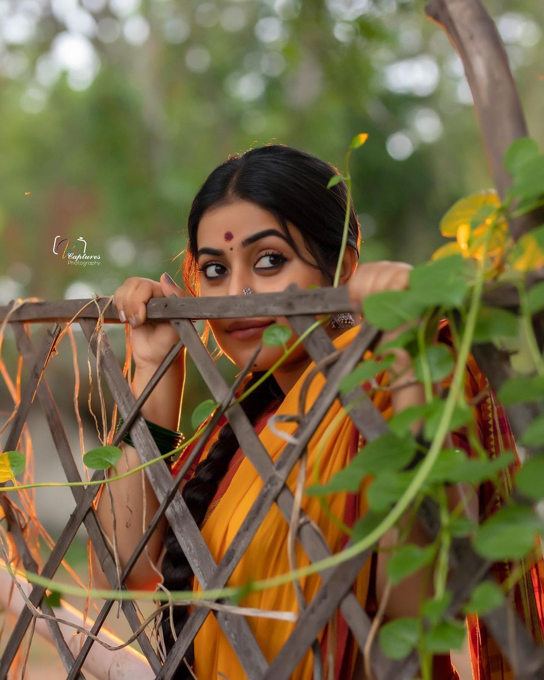 നാടൻ വേഷത്തിലും ഷംന പൊളി തന്നെ.. മഞ്ഞ സാരിയിൽ നാടൻ പെൺകൊടിയായി  നടി.. വൈറൽ ചിത്രങ്ങൾ