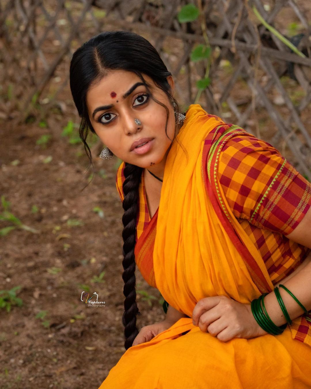 നാടൻ വേഷത്തിലും ഷംന പൊളി തന്നെ.. മഞ്ഞ സാരിയിൽ നാടൻ പെൺകൊടിയായി  നടി.. വൈറൽ ചിത്രങ്ങൾ