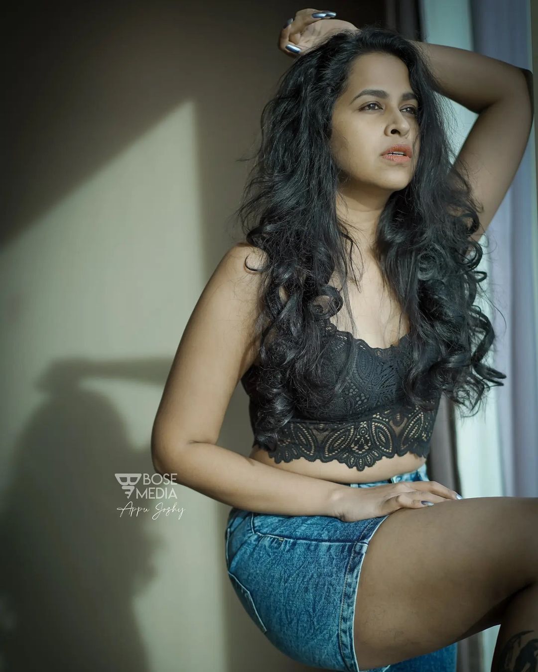 കിടിലം ഹോട്ട്  ലുക്കിൽ സാധിക, ഫോട്ടോ ഷൂട്ട് സോഷ്യൽ മീഡിയയിൽ ട്രെൻഡിങ്