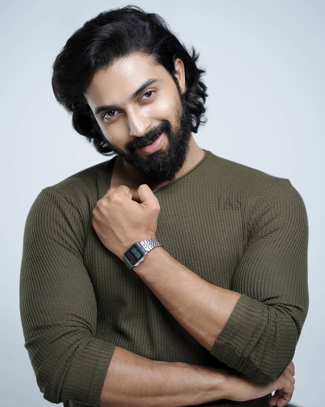 അല്ലു അർജുനും സാമന്തയ്ക്കുമൊപ്പം മലയാളി പ്രേക്ഷകരുടെ  സ്വന്തം സൂഫി,  ദേവ് മേഹന്റെ ചിത്രം വൈറലാകുന്നു
