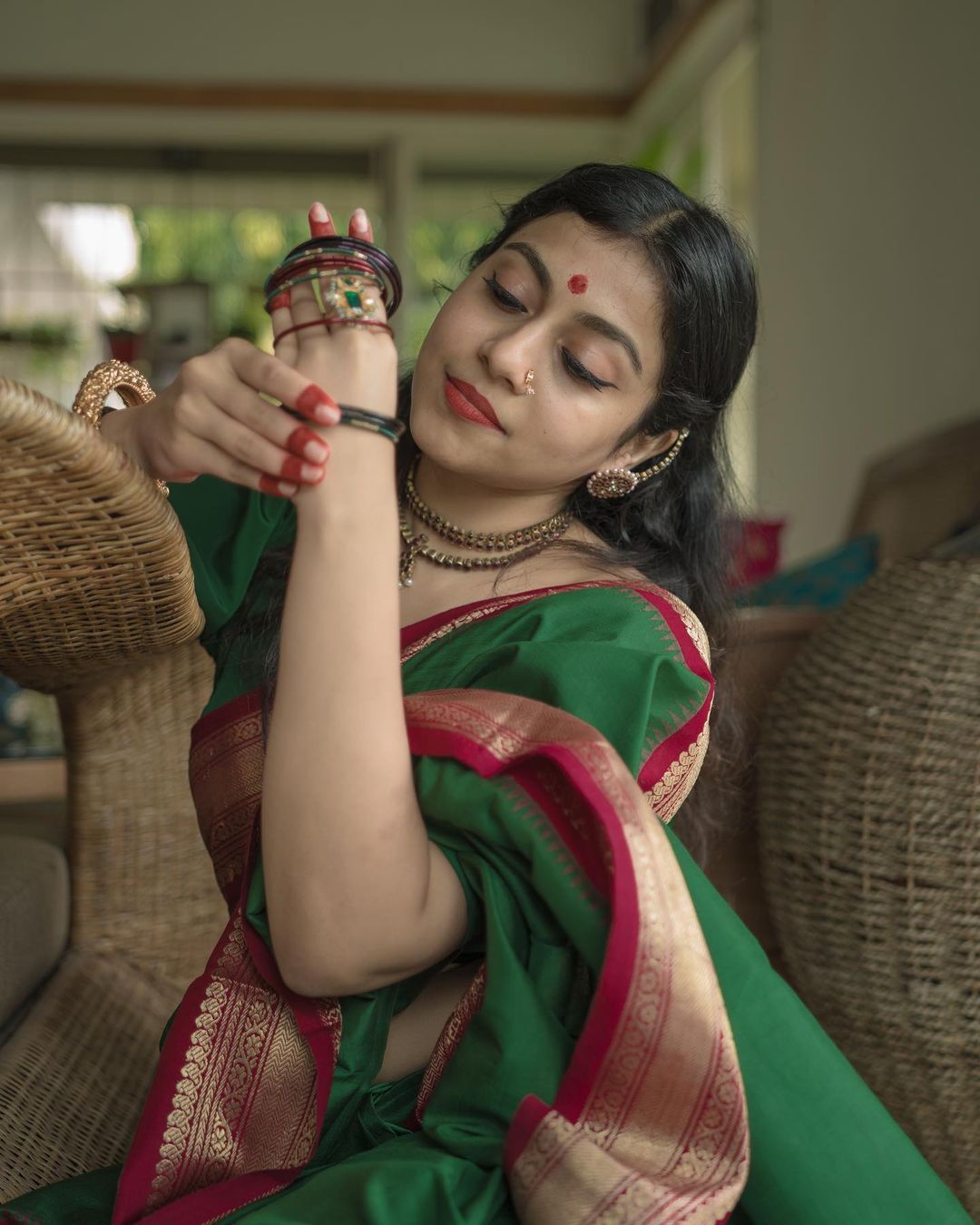 പുതു പുത്തന്‍ ലുക്കില്‍ തിളങ്ങി ശ്രുതി രാമചന്ദ്രന്‍; സുന്ദരിയായിട്ടുണ്ടെന്ന് ആരാധകര്‍ 