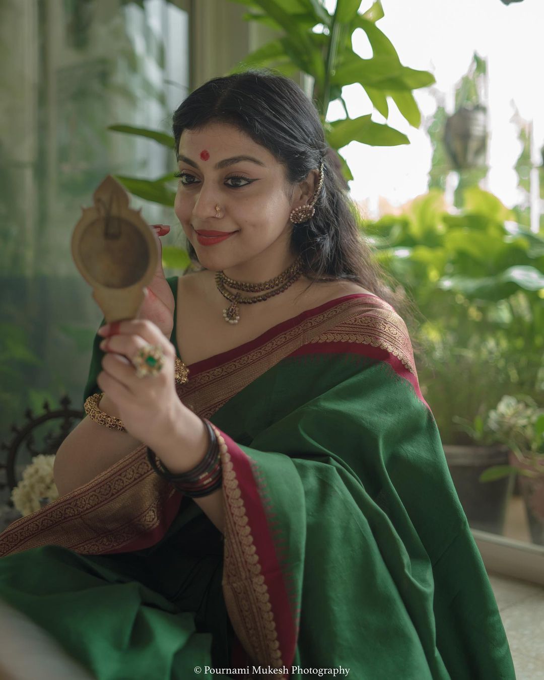പുതു പുത്തന്‍ ലുക്കില്‍ തിളങ്ങി ശ്രുതി രാമചന്ദ്രന്‍; സുന്ദരിയായിട്ടുണ്ടെന്ന് ആരാധകര്‍ 