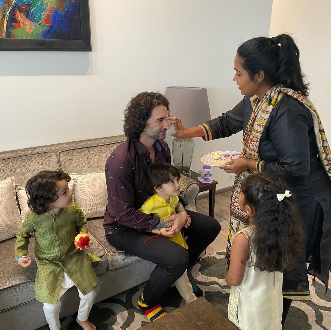 ഹൗ ക്യൂട്ട്... രാഖി കെട്ടി സണ്ണിയുടെ മക്കൾ.. കൂടുംബ ചിത്രം ഏറ്റെടുത്ത് ആരാധകർ