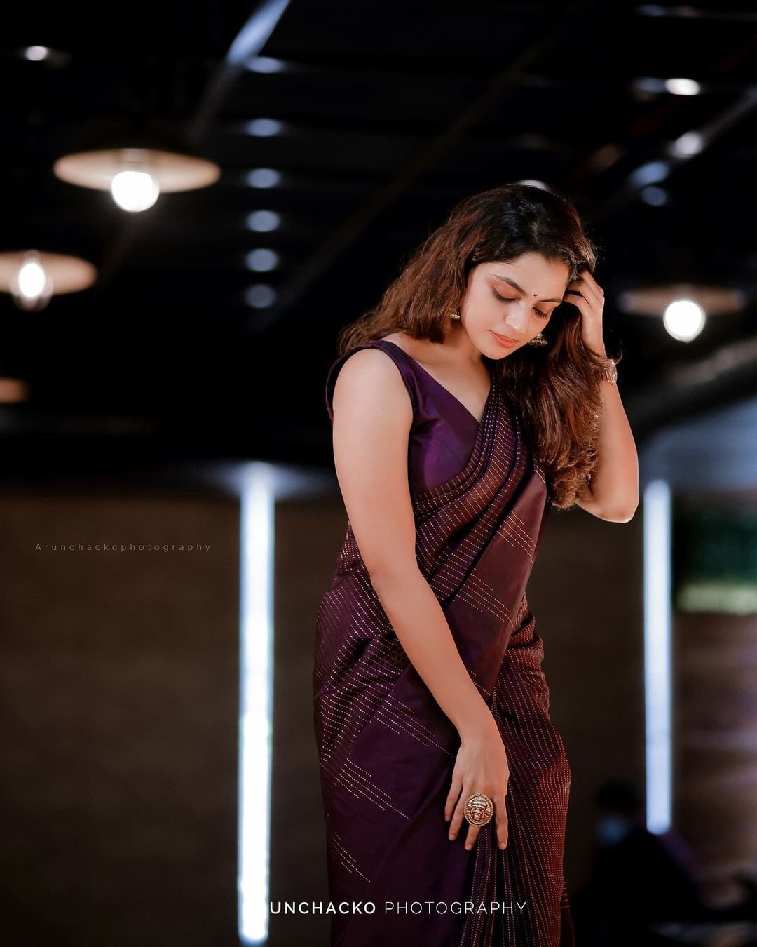 എന്തൊരു ചിരിയാണിത്!! സാരിയിൽ അതിസുന്ദരിയായി നടി നിഖില വിമൽ