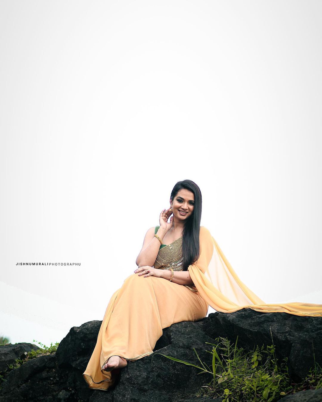 സുമിത്രയുടെ ശത്രു വേദിക ഇത്രയും സുന്ദരിയായിരുന്നോ? താരത്തിന്റെ ചിത്രം വൈറൽ