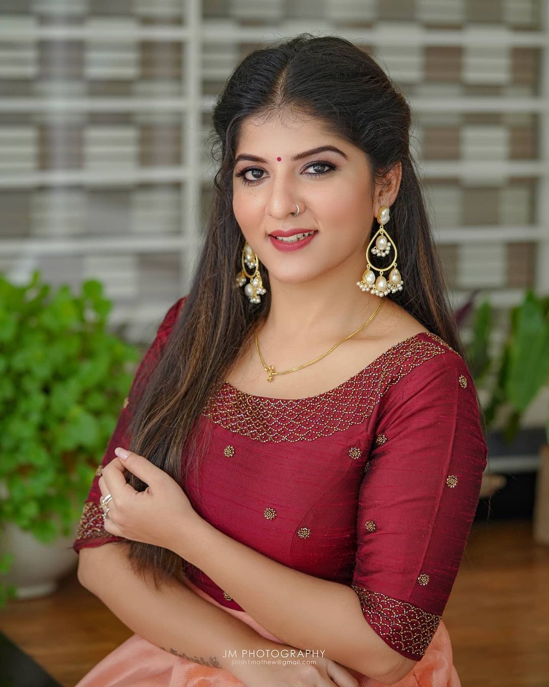 കടല്‍തീരത്ത് വീണ വായിച്ച് ഉപ്പും മുളക് താരം അശ്വതി നായര്‍, ഫോട്ടോഷൂട്ട് വൈറല്‍