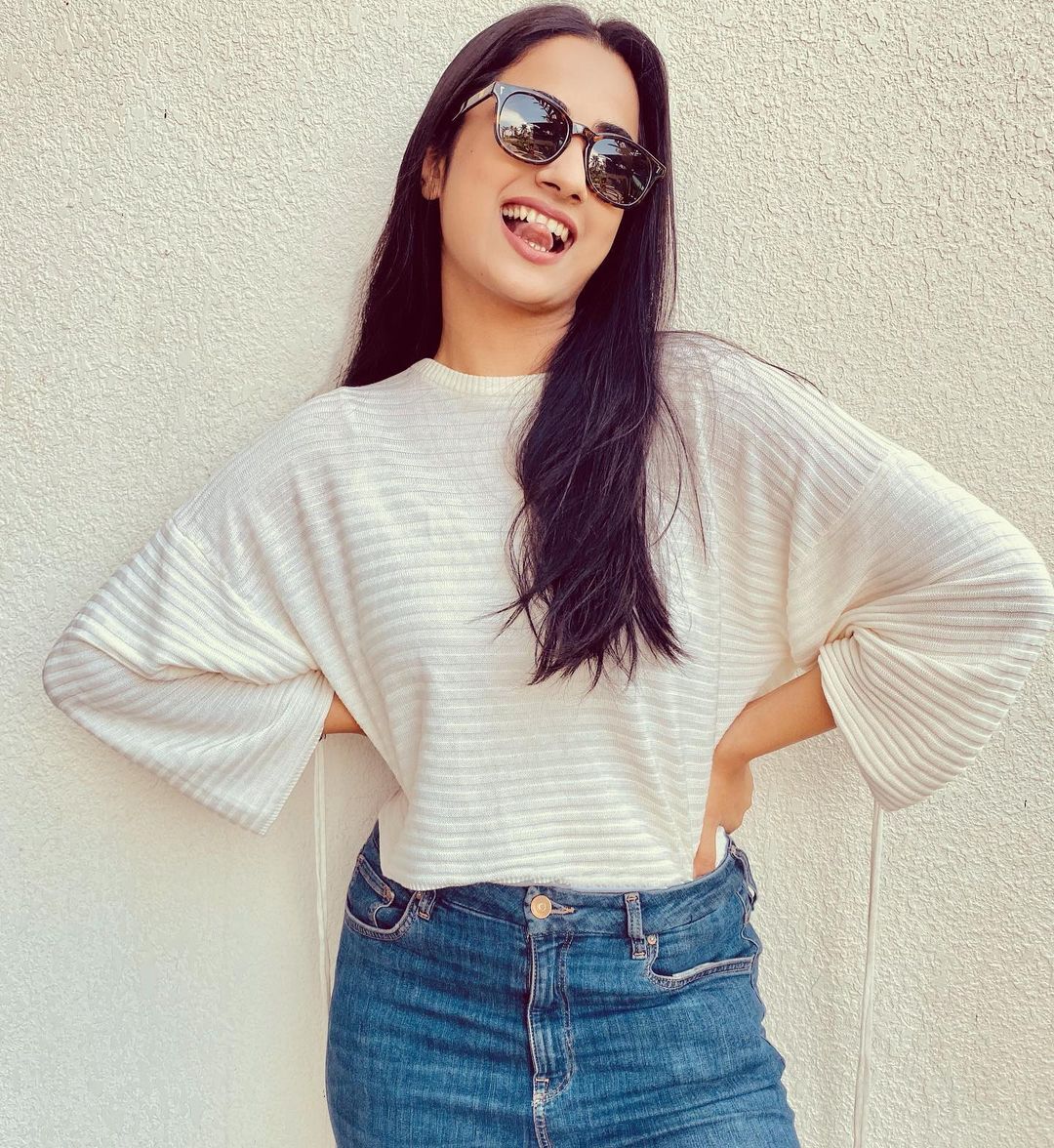 വയനാട്ടിൽ അവധിയാഘോഷിച്ച്  നമിത പ്രമോദ്, എന്നാ ഒരു ചിരിയാന്നേ; വൈറലായി ചിത്രങ്ങള്‍