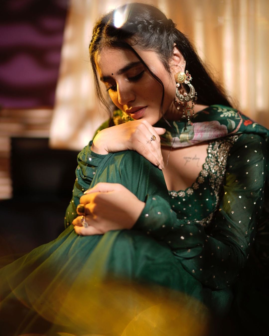 അനാര്‍ക്കലിയില്‍ അതി സുന്ദരിയായി പ്രിയ വാര്യര്‍; വൈറല്‍ ഫോട്ടോഷൂട്ട് കാണാം