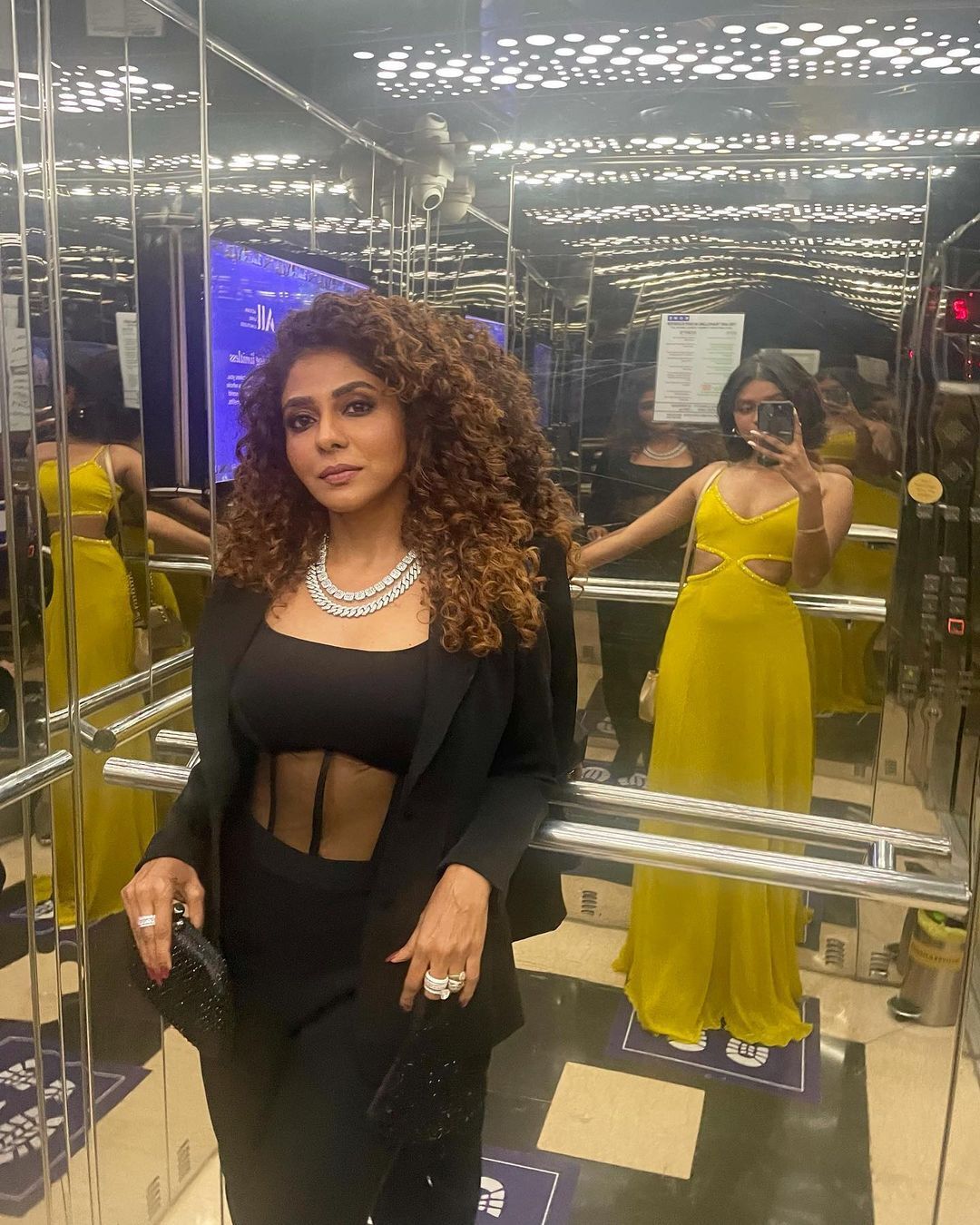  16 കാരിയുടെ കൂൾ മമ്മി.. പൂർണിമ ഇതെന്ത് ഭാവിച്ചാണ്.. കിടിലൻ ലുക്കിൽ അമ്മയും മകളും..വൈറലായി ചിത്രങ്ങൾ