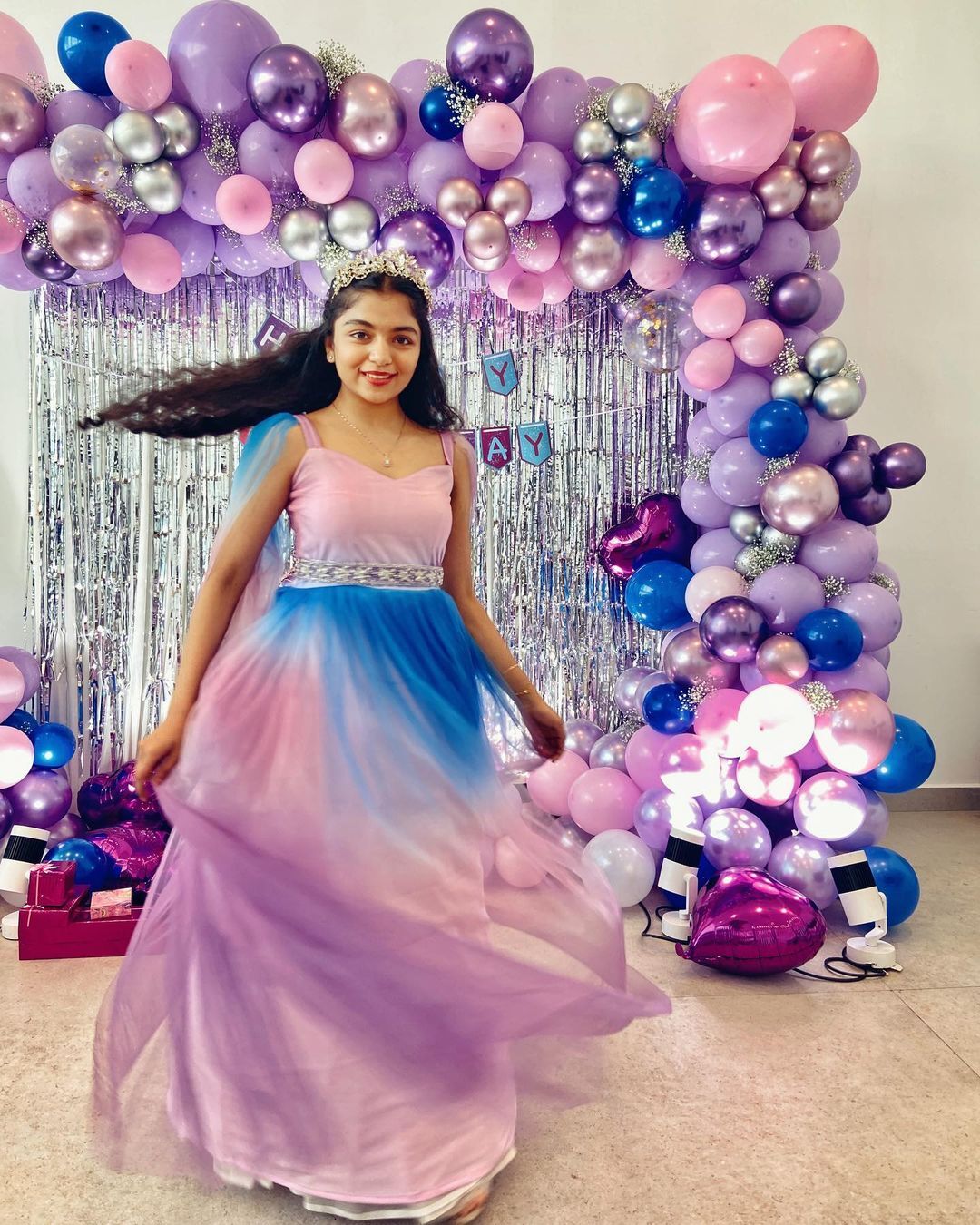  ഹൻസുവിന് 16... സ്വീറ്റ് ബ്യൂട്ടിഫുൾ സിൻഡ്രേല പോലെ ഹൻസിക..താരപുത്രിയുടെ പിറന്നാൾ ആഘോഷം വൈറൽ 