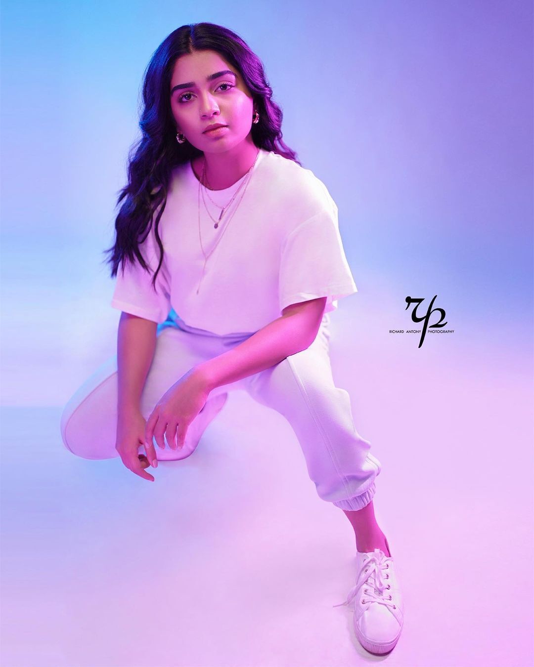 തേയിലതോട്ടത്തില്‍ ചയ കുടിക്കാന്‍ ഇറങ്ങിയതാണോ; വൈറലായി ഗൗരി കിഷന്റെ പുതിയ ഫോട്ടോഷൂട്ട്