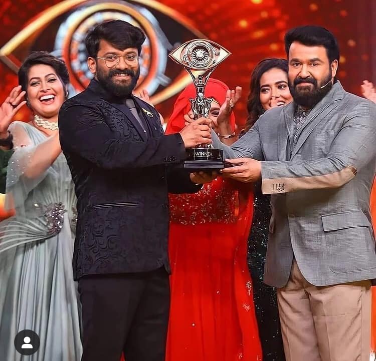 കിടിലന്‍ സ്റ്റൈലിഷ് ലുക്കില്‍ മണിക്കുട്ടന്‍: ഏത് സിനിമയിലെ ലുക്ക് ആണെന്ന് ആരാധകര്‍