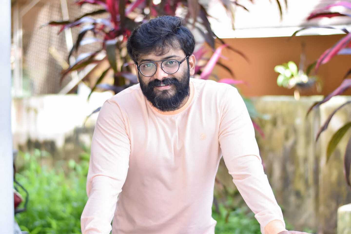 കിടിലന്‍ സ്റ്റൈലിഷ് ലുക്കില്‍ മണിക്കുട്ടന്‍: ഏത് സിനിമയിലെ ലുക്ക് ആണെന്ന് ആരാധകര്‍
