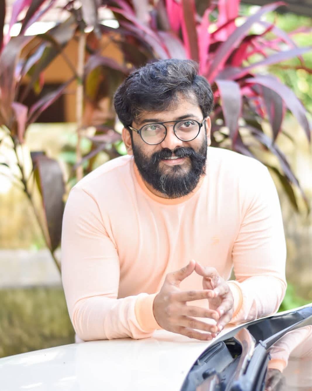 കിടിലന്‍ സ്റ്റൈലിഷ് ലുക്കില്‍ മണിക്കുട്ടന്‍: ഏത് സിനിമയിലെ ലുക്ക് ആണെന്ന് ആരാധകര്‍