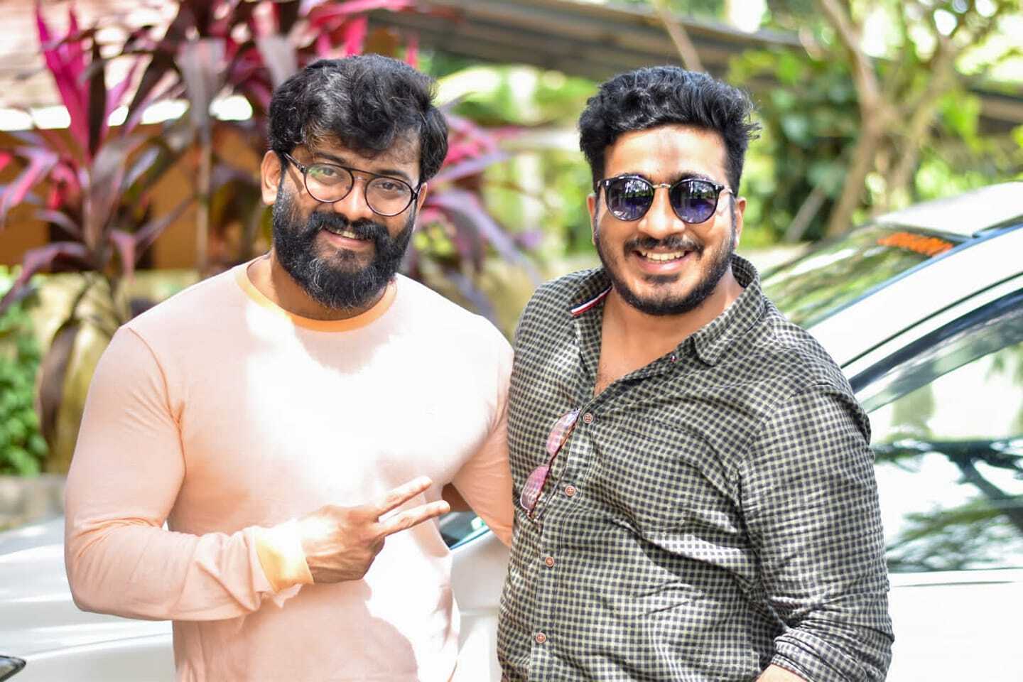 കിടിലന്‍ സ്റ്റൈലിഷ് ലുക്കില്‍ മണിക്കുട്ടന്‍: ഏത് സിനിമയിലെ ലുക്ക് ആണെന്ന് ആരാധകര്‍