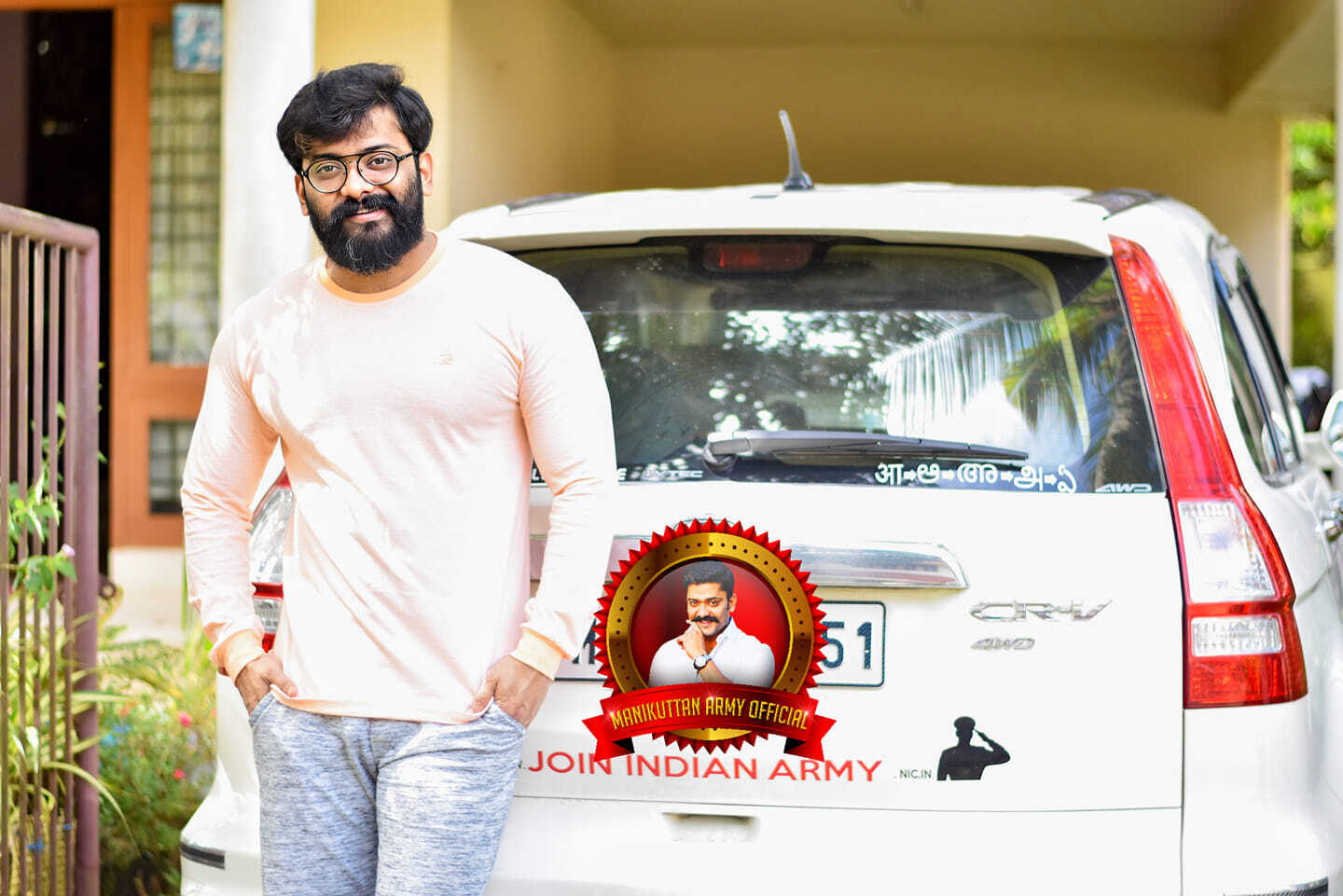 കിടിലന്‍ സ്റ്റൈലിഷ് ലുക്കില്‍ മണിക്കുട്ടന്‍: ഏത് സിനിമയിലെ ലുക്ക് ആണെന്ന് ആരാധകര്‍