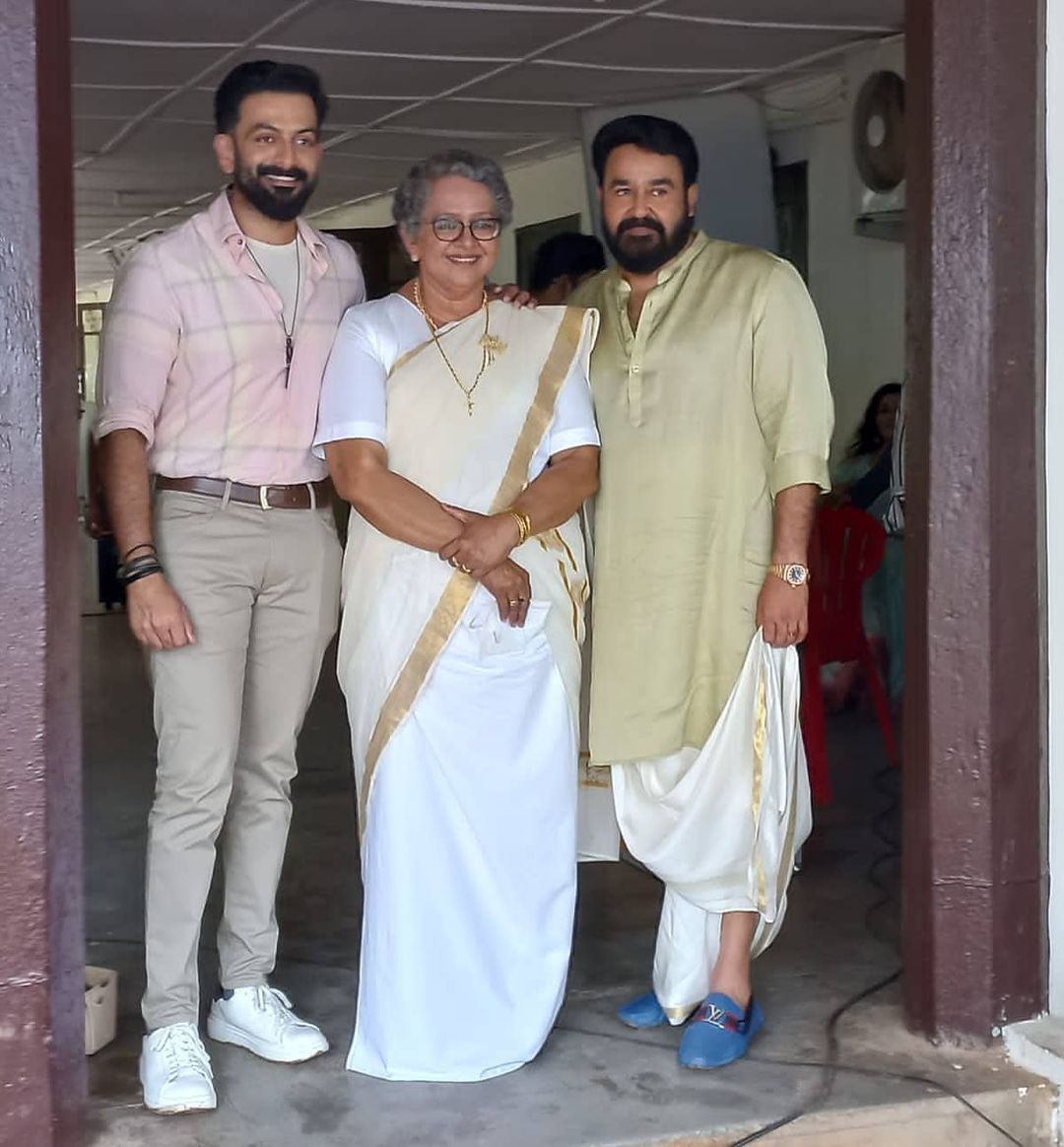 മോഹന്‍ലാലിനൊപ്പം പ്രൃഥിരാജ്, പൊലീസ് വേഷത്തില്‍ ആന്റണി പെരുമ്പാവൂര്‍: ബ്രോ ഡാഡി മൂവി ലൊക്കേഷന്‍ ചിത്രങ്ങള്‍ പുറത്ത്