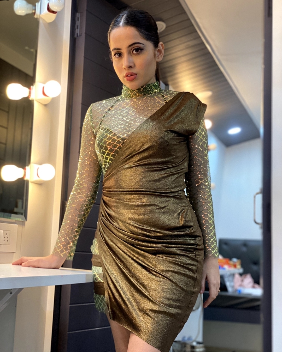 ഇതല്‍പ്പം കൂട്ടിപ്പോയില്ലേ: വൈറലായി ബിഗ് ബോസ് താരത്തിന്‍റെ പുതിയ ചിത്രങ്ങള്‍