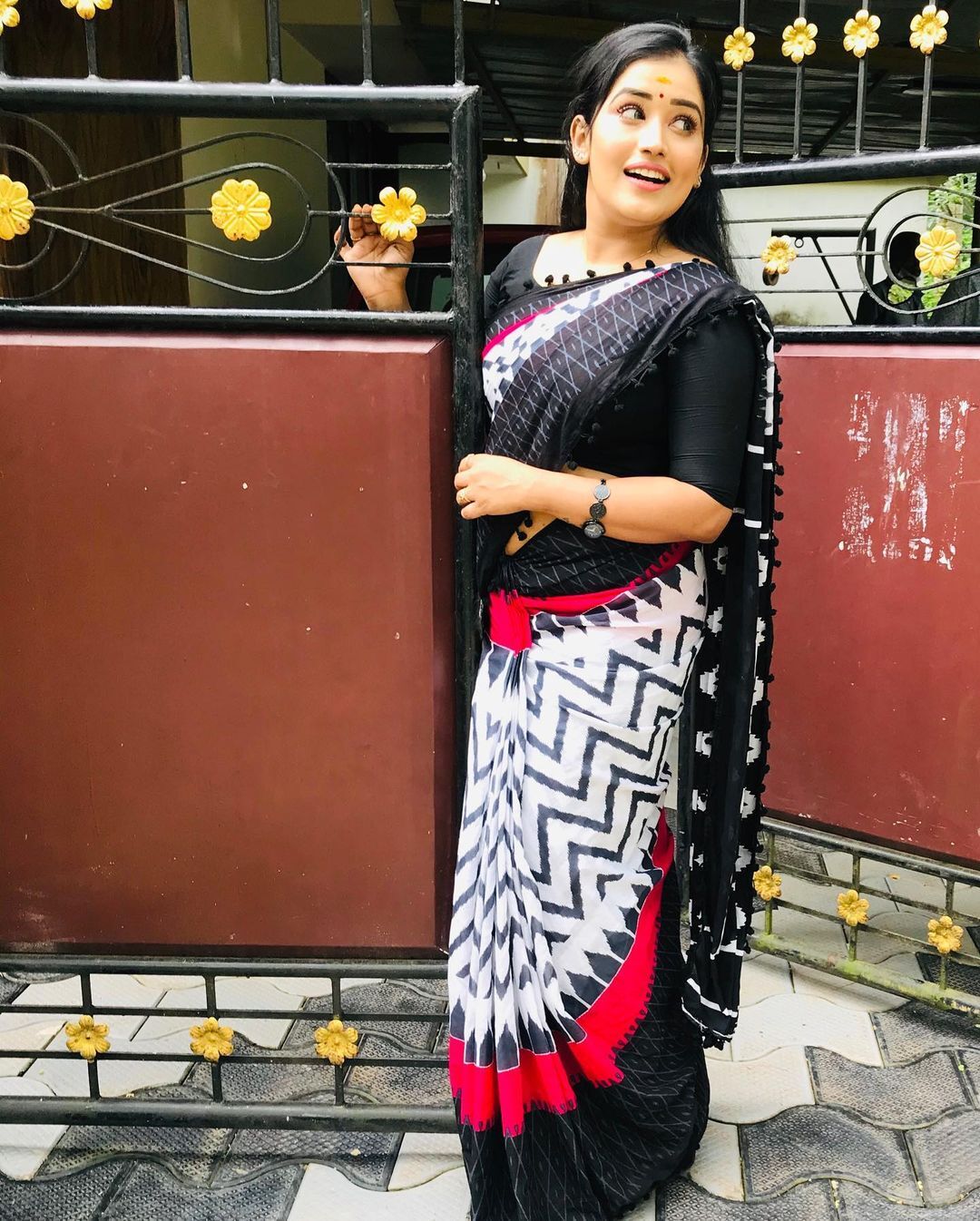 സാരിയില്‍ തിളങ്ങി സ്റ്റാര്‍ മാജിക് ഫെയിം അനുമോള്‍: ചിത്രം ഏറ്റെടുത്ത് ആരാധകര്‍